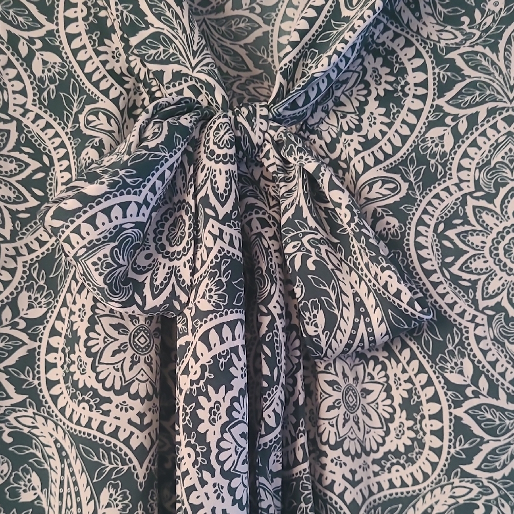 Zac & Rachel Green and White Paisley Tie-Neck Sleeveless Top - Picture 3 of 5